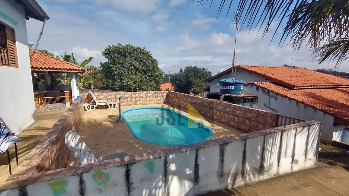 Chácara com 2 quartos à venda, 1050m2 em Cacapava - SP - imagem 2 Foto 2 de Chácara com 2 quartos à venda, 1050m2 em Cacapava - SP