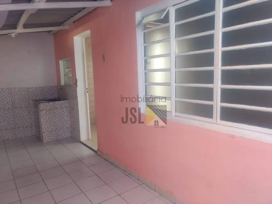 Foto 1 de Casa com 1 quarto para alugar, 30m2 em Vila Santa Izabel, Cacapava - SP