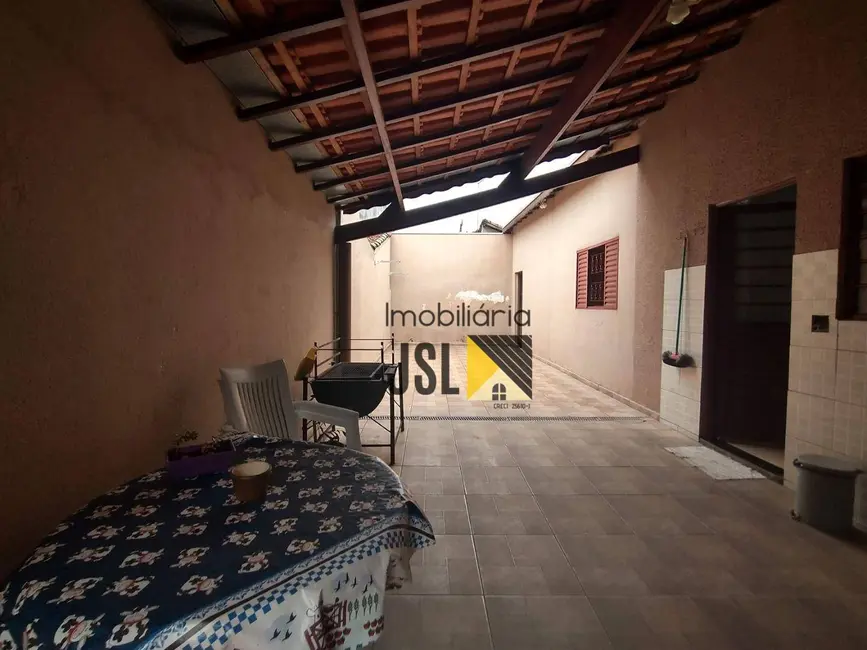 Foto 1 de Casa com 2 quartos à venda, 132m2 em Vila Menino Jesus, Cacapava - SP