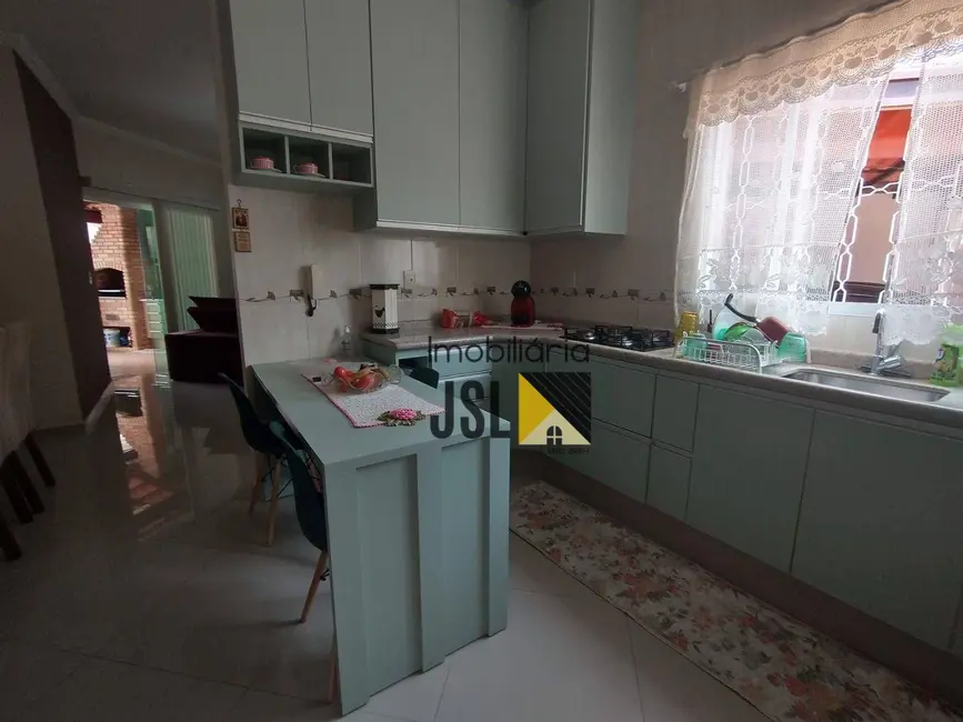 Casa com 3 quartos à venda, 236m2 em Borda da Mata, Cacapava - SP - imagem 5 Foto 5 de Casa com 3 quartos à venda, 236m2 em Borda da Mata, Cacapava - SP