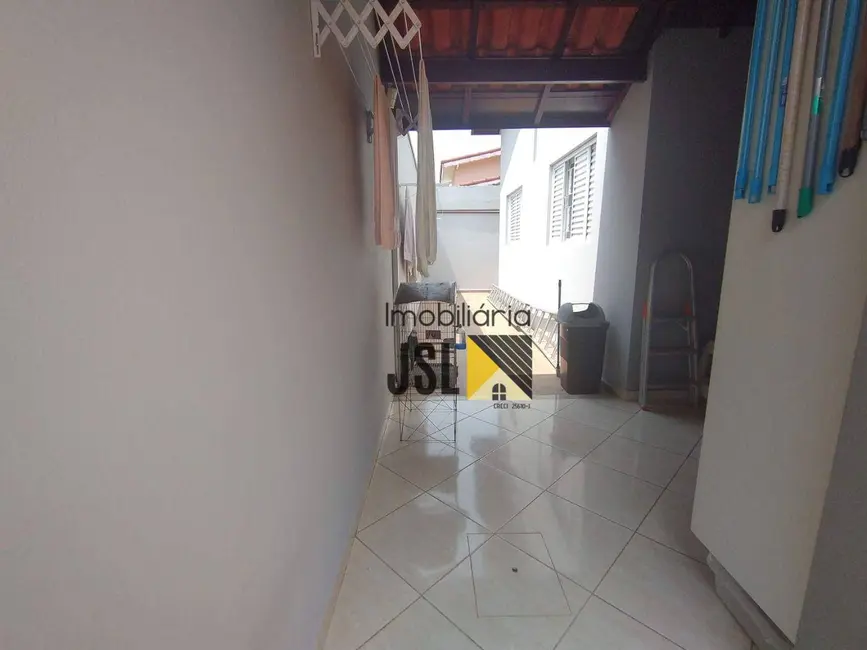 Casa com 3 quartos à venda, 236m2 em Borda da Mata, Cacapava - SP - imagem 2 Foto 2 de Casa com 3 quartos à venda, 236m2 em Borda da Mata, Cacapava - SP