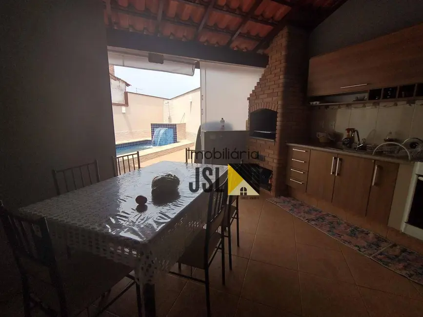 Casa com 3 quartos à venda, 236m2 em Borda da Mata, Cacapava - SP - imagem 8 Foto 8 de Casa com 3 quartos à venda, 236m2 em Borda da Mata, Cacapava - SP