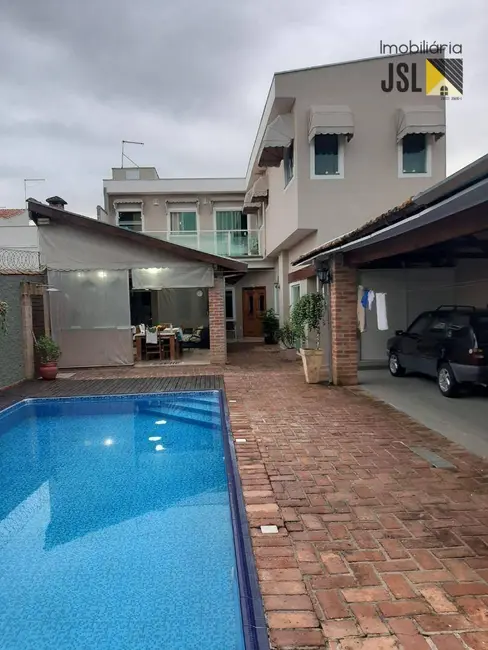 Foto 1 de Sobrado com 3 quartos à venda, 295m2 em Vila Santos, Cacapava - SP