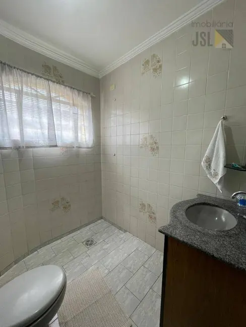 Sobrado com 3 quartos à venda, 300m2 em Vila Galvão, Cacapava - SP - imagem 4 Foto 4 de Sobrado com 3 quartos à venda, 300m2 em Vila Galvão, Cacapava - SP