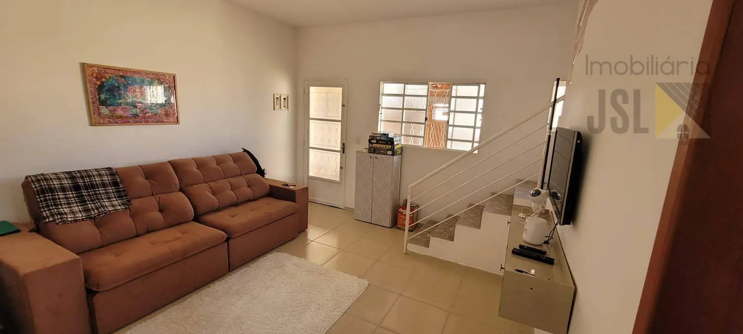 Foto 1 de Casa com 2 quartos à venda, 125m2 em Village das Flores, Cacapava - SP