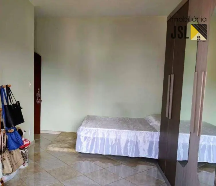 Foto 2 de Sobrado com 3 quartos à venda, 250m2 em Vila Santos, Cacapava - SP