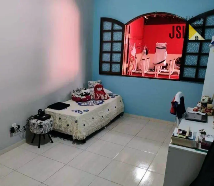 Foto 8 de Sobrado com 3 quartos à venda, 250m2 em Vila Santos, Cacapava - SP