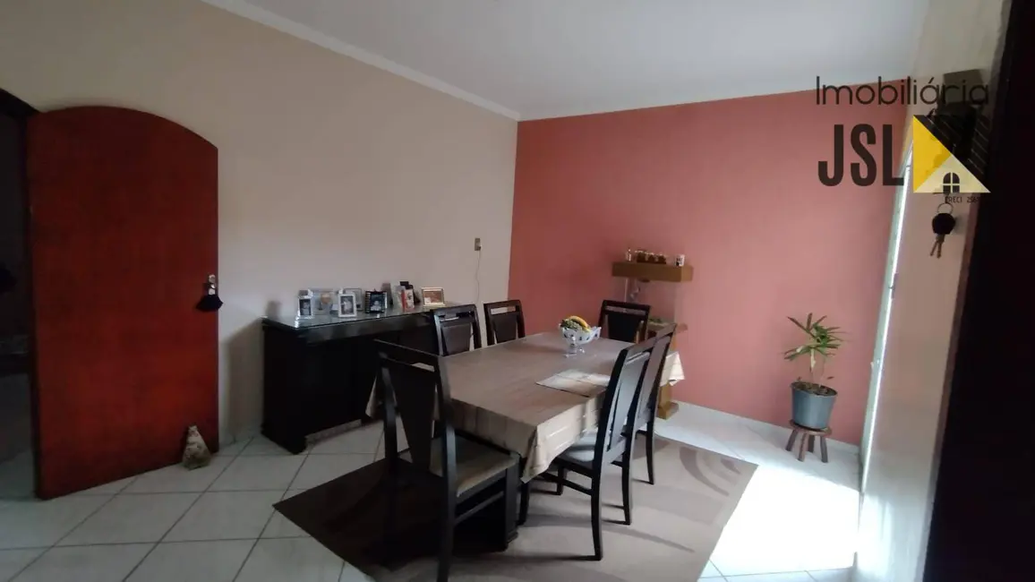 Foto 1 de Casa com 3 quartos à venda, 250m2 em Vila Menino Jesus, Cacapava - SP