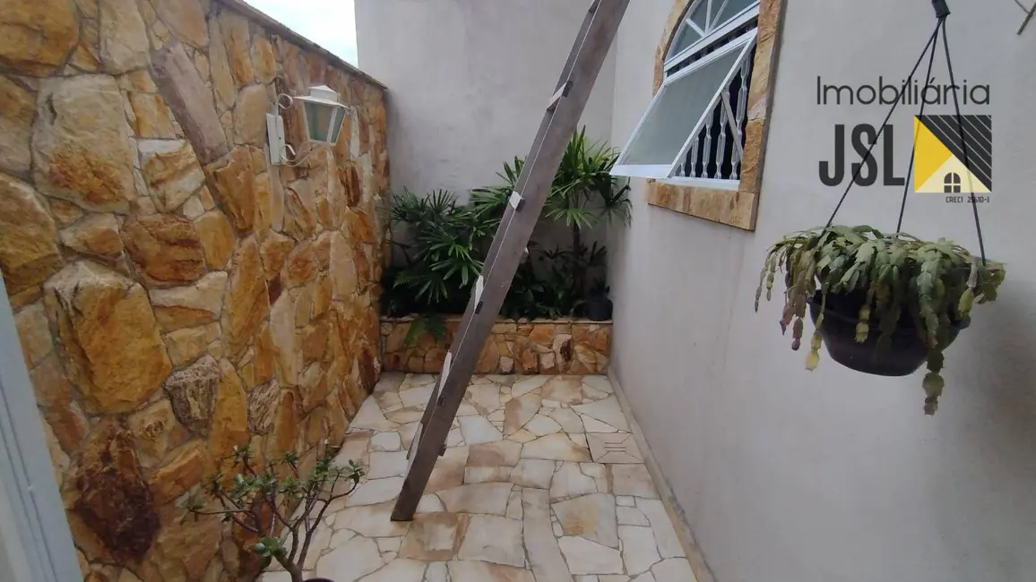 Casa com 3 quartos à venda, 250m2 em Vila Menino Jesus, Cacapava - SP - imagem 6 Foto 6 de Casa com 3 quartos à venda, 250m2 em Vila Menino Jesus, Cacapava - SP