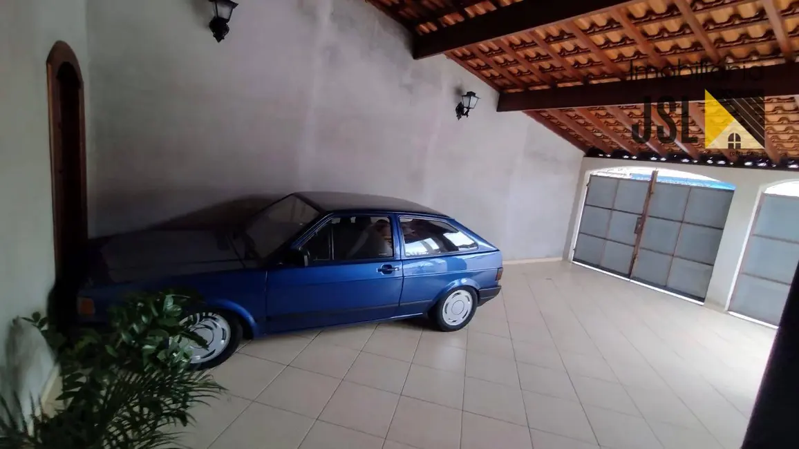 Casa com 3 quartos à venda, 250m2 em Vila Menino Jesus, Cacapava - SP - imagem 3 Foto 3 de Casa com 3 quartos à venda, 250m2 em Vila Menino Jesus, Cacapava - SP