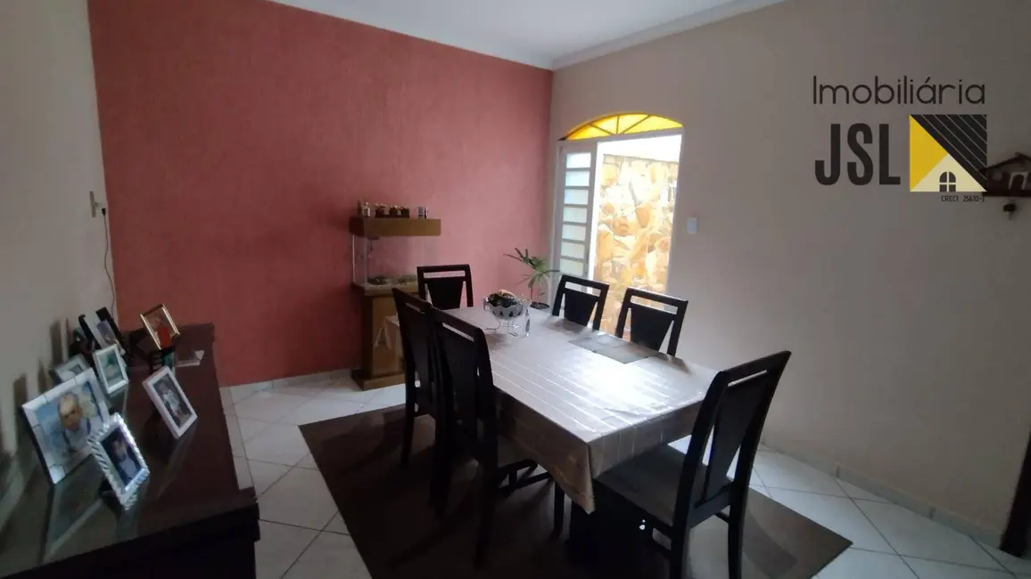 Casa com 3 quartos à venda, 250m2 em Vila Menino Jesus, Cacapava - SP - imagem 5 Foto 5 de Casa com 3 quartos à venda, 250m2 em Vila Menino Jesus, Cacapava - SP