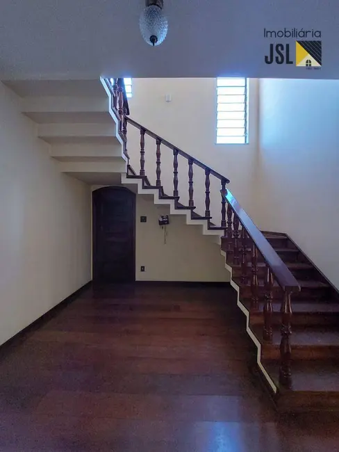 Foto 2 de Sobrado com 4 quartos à venda e para alugar, 463m2 em Vila Resende, Cacapava - SP