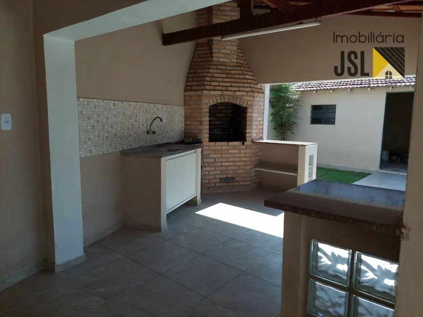 Foto 1 de Sobrado com 4 quartos à venda e para alugar, 463m2 em Vila Resende, Cacapava - SP