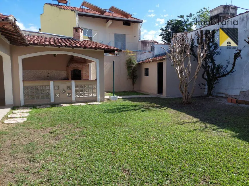 Foto 3 de Sobrado com 4 quartos à venda e para alugar, 463m2 em Vila Resende, Cacapava - SP
