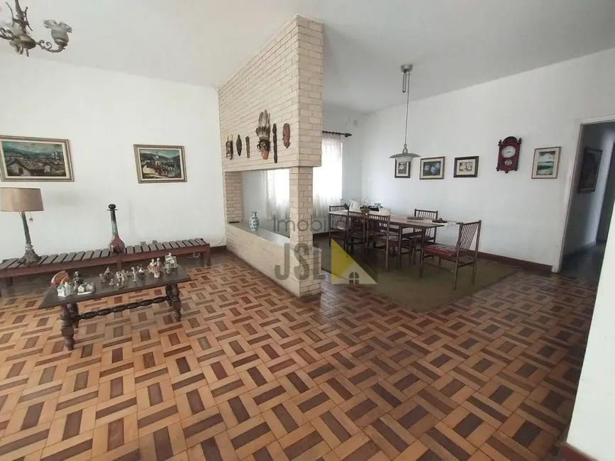 Foto 2 de Casa com 4 quartos à venda, 627m2 em Vila Resende, Cacapava - SP