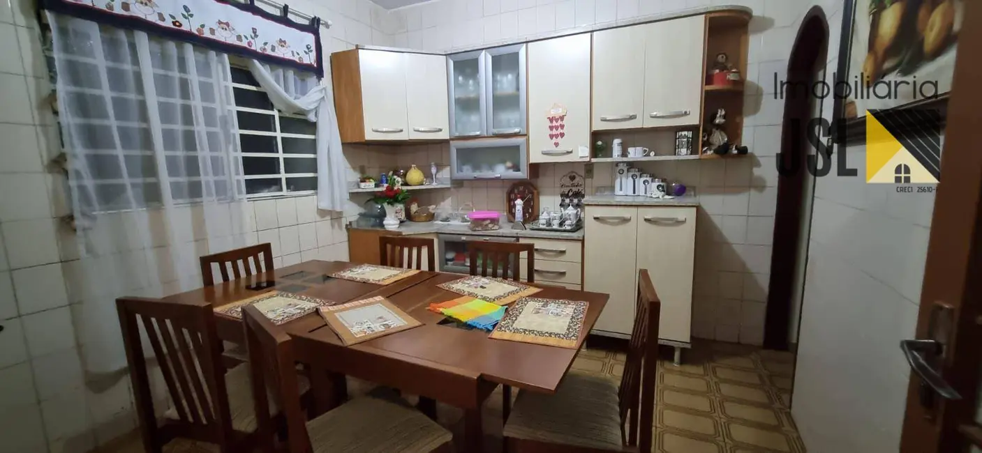 Sobrado com 3 quartos à venda, 125m2 em Vila Antônio Augusto Luiz, Cacapava - SP - imagem 6 Foto 6 de Sobrado com 3 quartos à venda, 125m2 em Vila Antônio Augusto Luiz, Cacapava - SP