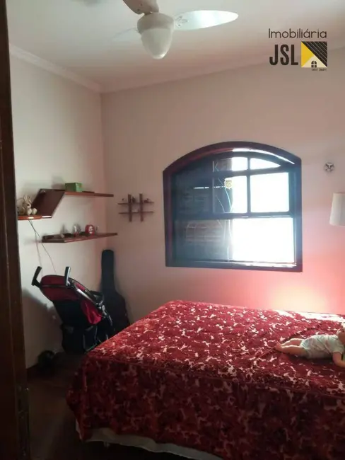 Casa com 3 quartos à venda, 300m2 em Vila São João, Cacapava - SP - imagem 7 Foto 7 de Casa com 3 quartos à venda, 300m2 em Vila São João, Cacapava - SP