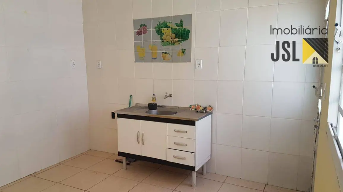 Foto 2 de Sobrado com 2 quartos à venda, 80m2 em Village das Flores, Cacapava - SP