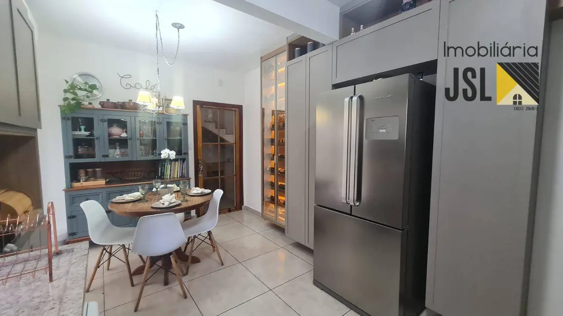 Foto 6 de Sobrado com 3 quartos à venda, 245m2 em Jardim São José, Cacapava - SP