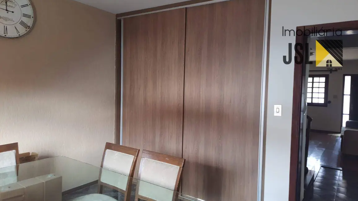 Sobrado com 3 quartos à venda e para alugar, 260m2 em Vila Antônio Augusto Luiz, Cacapava - SP - imagem 9 Foto 9 de Sobrado com 3 quartos à venda e para alugar, 260m2 em Vila Antônio Augusto Luiz, Cacapava - SP