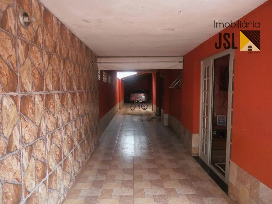 Foto 2 de Casa com 3 quartos à venda, 250m2 em Vila Menino Jesus, Cacapava - SP
