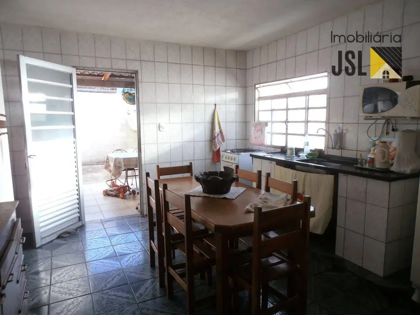 Foto 6 de Sobrado com 2 quartos à venda, 180m2 em Vila Naly, Cacapava - SP