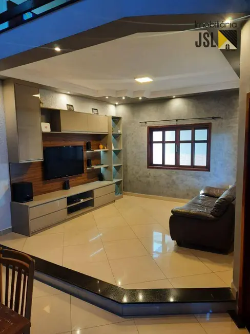 Foto 2 de Casa com 3 quartos à venda, 250m2 em Village das Flores, Cacapava - SP