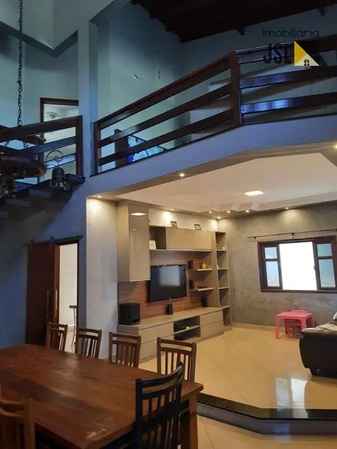Foto 1 de Casa com 3 quartos à venda, 250m2 em Village das Flores, Cacapava - SP