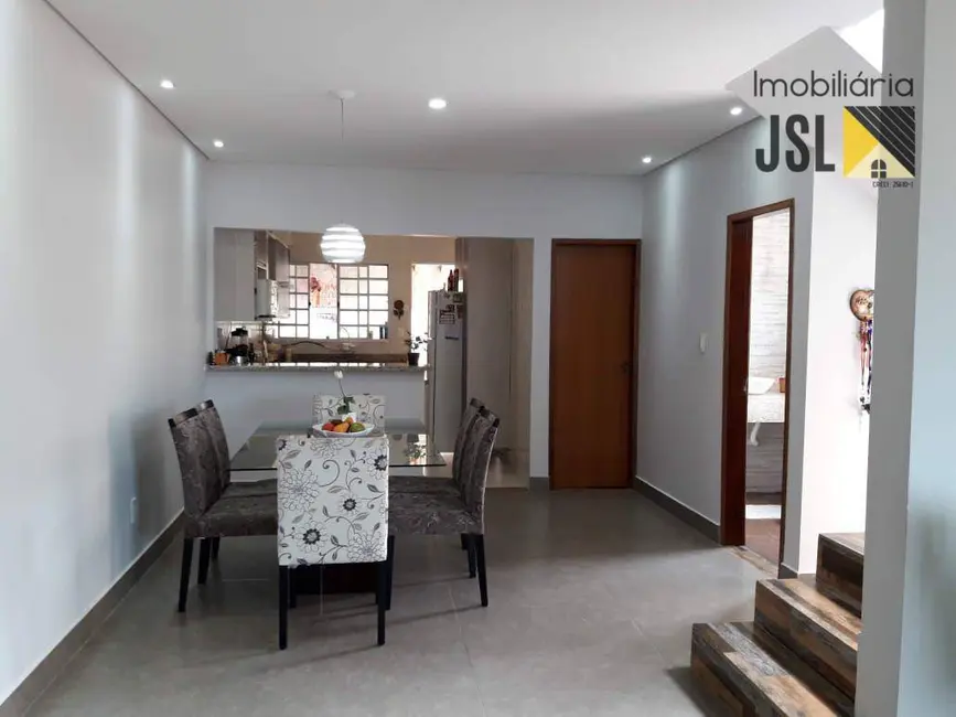 Foto 1 de Sobrado com 3 quartos à venda, 140m2 em Borda da Mata, Cacapava - SP