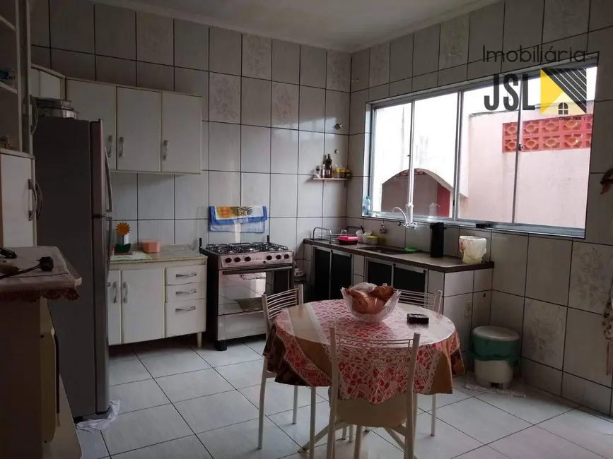 Foto 6 de Sobrado com 3 quartos à venda, 240m2 em Vila Menino Jesus, Cacapava - SP