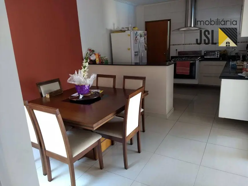 Foto 4 de Sobrado com 3 quartos à venda, 204m2 em Jardim Julieta, Cacapava - SP