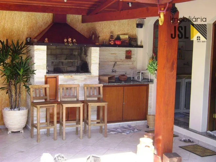 Foto 1 de Sobrado com 3 quartos à venda, 275m2 em Vila Resende, Cacapava - SP