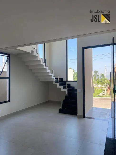 Sobrado com 3 quartos à venda, 360m2 em Cacapava - SP - imagem 2 Foto 2 de Sobrado com 3 quartos à venda, 360m2 em Cacapava - SP