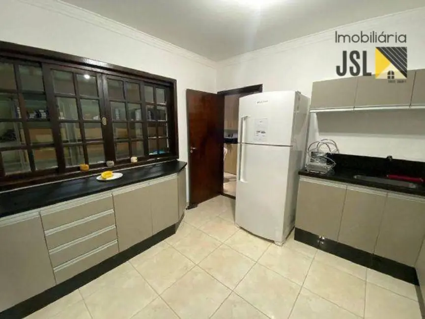 Foto 7 de Sobrado com 3 quartos à venda, 250m2 em Village das Flores, Cacapava - SP