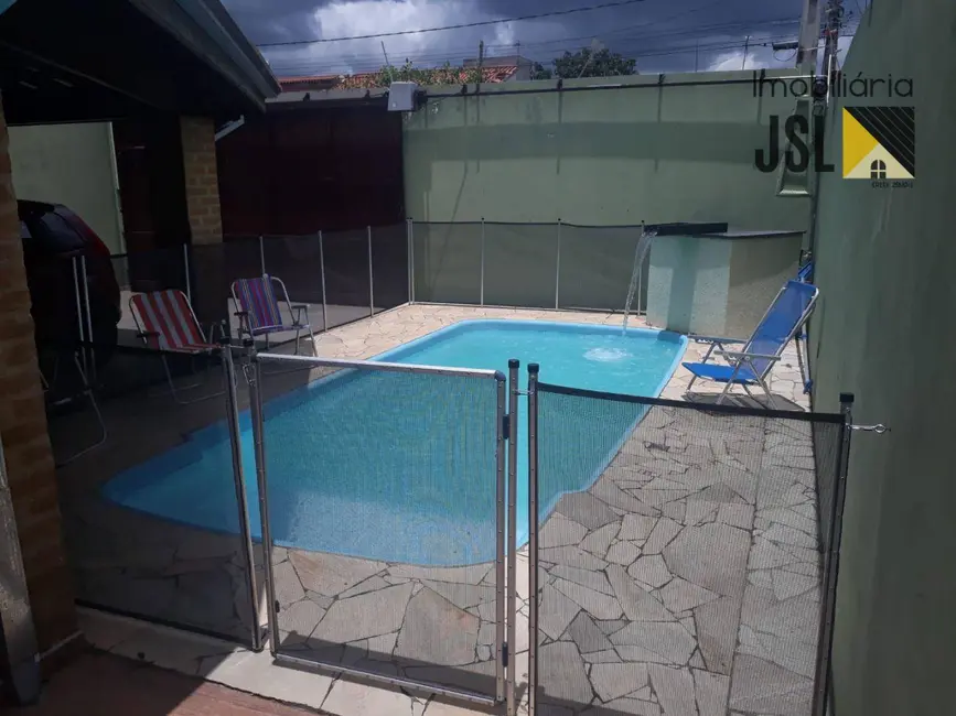 Foto 2 de Sobrado com 3 quartos à venda, 250m2 em Village das Flores, Cacapava - SP