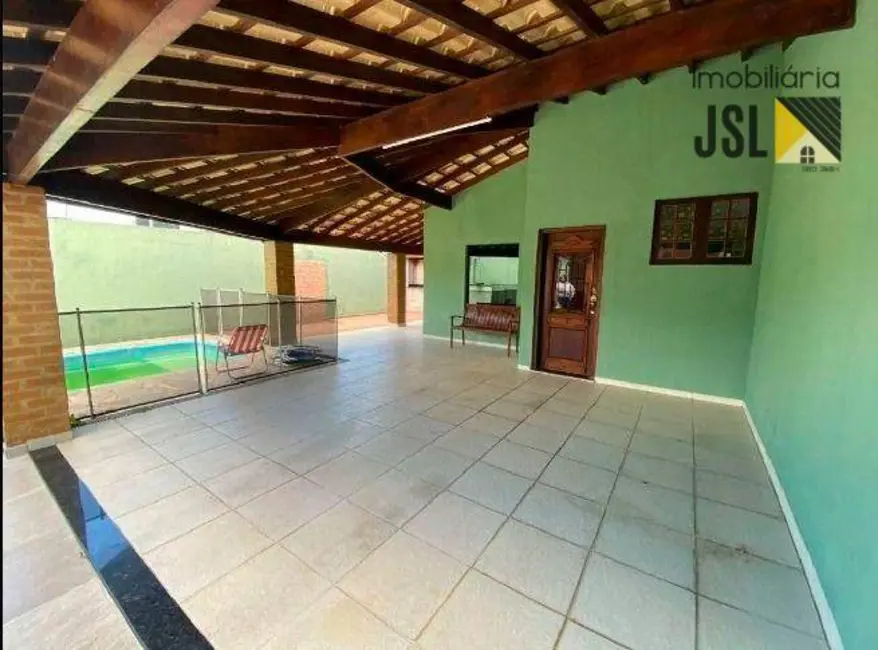 Foto 3 de Sobrado com 3 quartos à venda, 250m2 em Village das Flores, Cacapava - SP