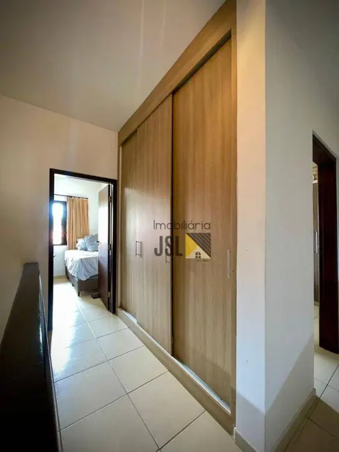 Foto 9 de Sobrado com 3 quartos à venda, 250m2 em Village das Flores, Cacapava - SP