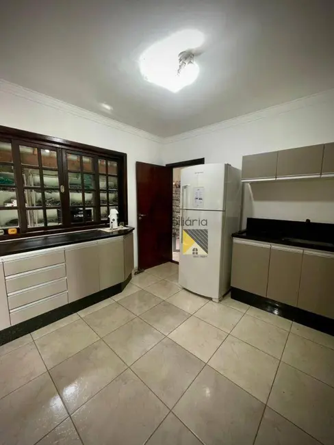 Foto 7 de Sobrado com 3 quartos à venda, 250m2 em Village das Flores, Cacapava - SP