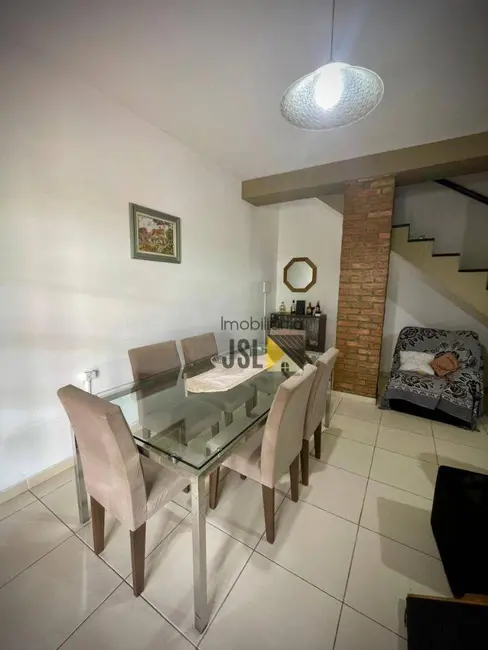 Foto 4 de Sobrado com 3 quartos à venda, 250m2 em Village das Flores, Cacapava - SP