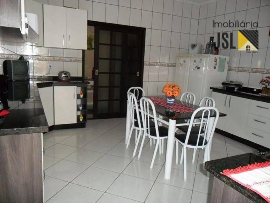 Foto 8 de Chácara com 4 quartos à venda, 2000m2 em Chácara Ipês, Cacapava - SP