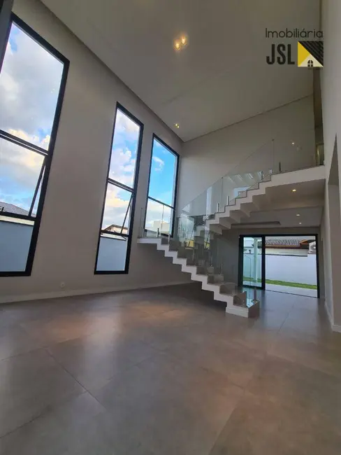 Foto 2 de Sobrado com 3 quartos à venda, 300m2 em Cacapava - SP