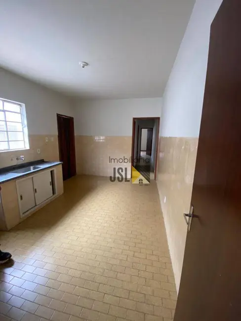 Foto 4 de Casa com 2 quartos para alugar, 150m2 em Vila Antônio Augusto Luiz, Cacapava - SP