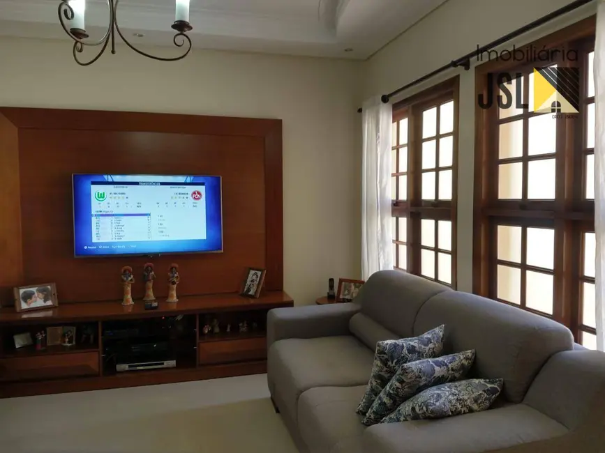 Foto 2 de Sobrado com 3 quartos à venda e para alugar, 280m2 em Vila Naly, Cacapava - SP