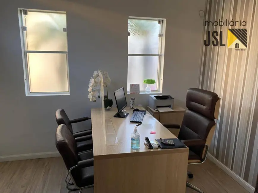 Foto 3 de Casa com 3 quartos à venda, 388m2 em Vila Resende, Cacapava - SP