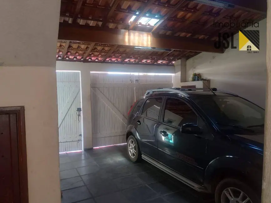 Foto 2 de Sobrado com 4 quartos à venda, 150m2 em Vila Bandeirantes, Cacapava - SP