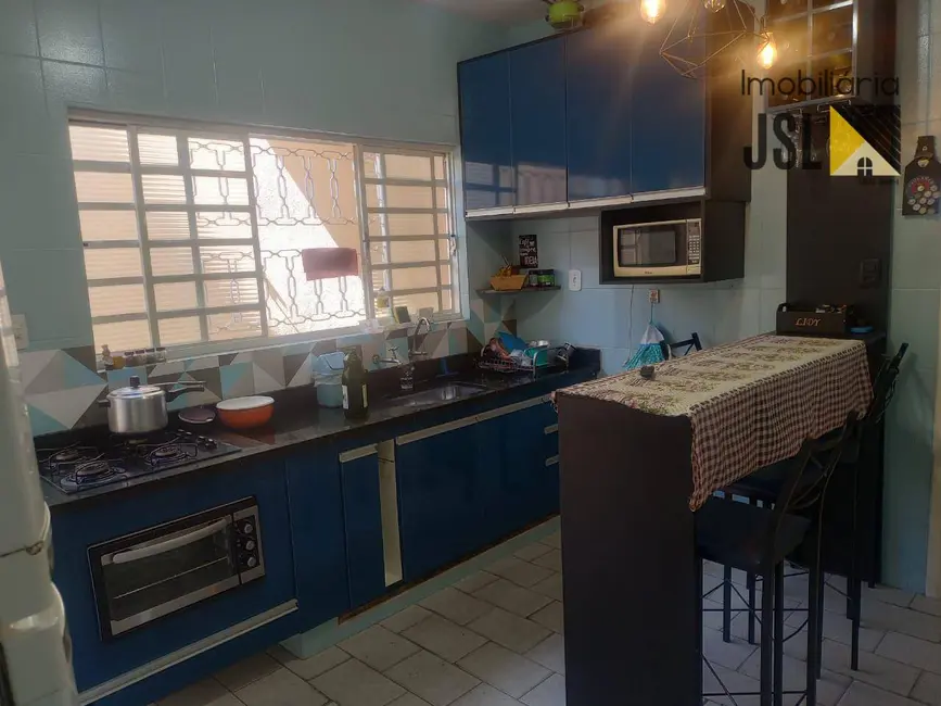 Foto 6 de Sobrado com 4 quartos à venda, 150m2 em Vila Bandeirantes, Cacapava - SP