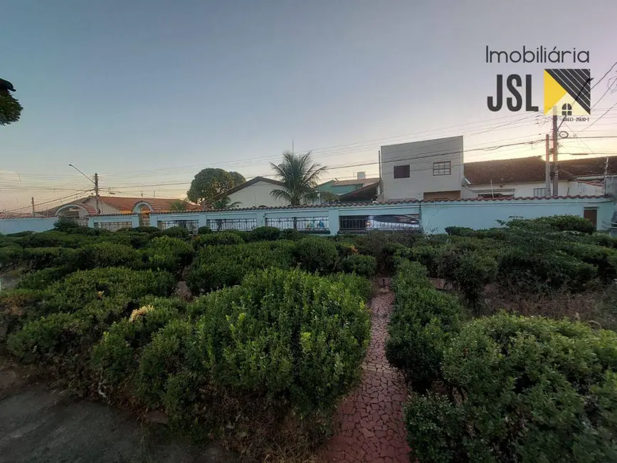 Foto 2 de Casa com 5 quartos para alugar, 1200m2 em Vila Resende, Cacapava - SP