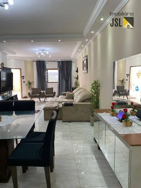 Sobrado com 4 quartos à venda, 175m2 em Cacapava - SP - imagem 4 Foto 4 de Sobrado com 4 quartos à venda, 175m2 em Cacapava - SP