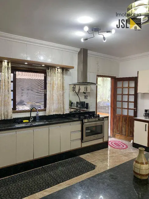 Sobrado com 4 quartos à venda, 175m2 em Cacapava - SP - imagem 5 Foto 5 de Sobrado com 4 quartos à venda, 175m2 em Cacapava - SP