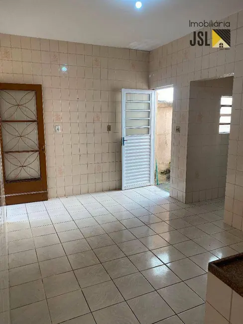 Foto 9 de Casa com 2 quartos à venda e para alugar, 138m2 em Vila Resende, Cacapava - SP